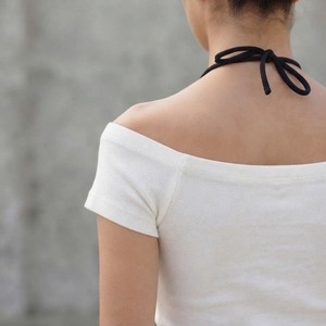T-shirt femme à épaules dénudées avec imprimé crâne, manches courtes, coupe ajustée, style punk, en jersey de coton blanc, haut printemps-été - Product Image 6