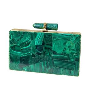Bolso de Mano Tipo Clutch con Piedras Preciosas de Malaquita Hechas a Mano, Paneles de Mosaico de Piedra Verde Natural, Marco de Metal en Tono Dorado y Cuerpo Rígido - Product Image 1