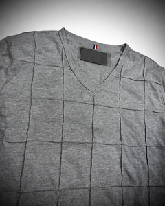 Camiseta de Manga Larga Personalizada para Hombre, 280 GSM, Diseño a Cuadros, 100% Algodón, Cuello en V, Borde Crudo, Estilo Urbano, Corte Ajustado - Product Image 4