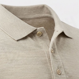 Vente en gros de polos pour hommes sur mesure avec logo imprimé, nouveau design, couleur unie, tissu tricoté, fabriqué au Pakistan - Product Image 4