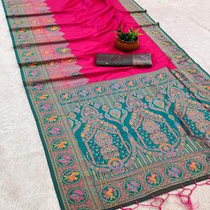 Lo Último en Moda Femenina: Saree de Seda Pashmina con un Textura Suave y Lujosa, con Borde Paisley en el Pallu y Piezas de Blusa Sin Arrugas para Fiesta - Product Image 1
