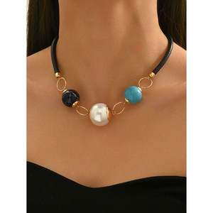 Collier en résine fait main, finition premium, bijoux de mode avec texture lisse - Product Image 6