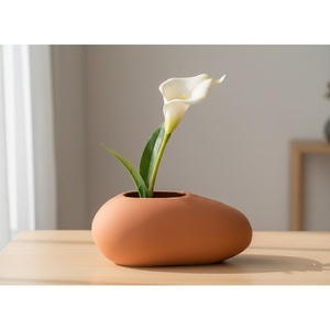 Vase à fleurs en céramique noir mat fait main avec deux poignées, style nordique, carafe décorative texturée en terre cuite pour pots modernes - Product Image 4