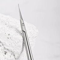 Ciseaux à cuticules en forme de bec d'aigle, ciseaux de manucure en acier inoxydable, outil professionnel incurvé extra fin pour manucure, cils et sourcils, 1 pièce