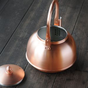 Bouilloire en cuivre d'inspiration vintage, finition mate avec poignée relevable, fabriquée à la main pour le service du thé, la décoration de cuisine et les cadeaux - Product Image 3