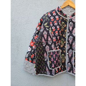 Chaqueta acolchada de algodón hecha a mano con estampado floral y botones al frente, abrigo de invierno para mujer, regalo para ella. - Product Image 2