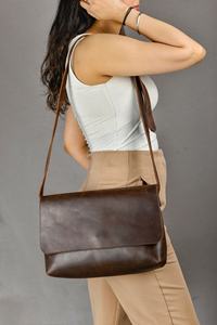 Sac à main en cuir à bandoulière pour femmes Sac à bandoulière personnalisé de grande taille Fermeture à glissière Cadeau parfait pour un anniversaire de mariage LCS-0039B - Product Image 6