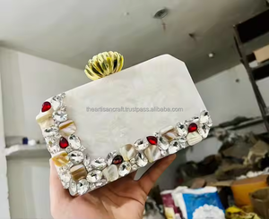 กระเป๋าคลัทช์เรซิ่นสุดหรู งานเพ้นท์มือ แฟชั่นคุณภาพสูง งานแฮนด์เมด ดีไซน์ใหม่ งานเรซิ่นอีพ็อกซี่ งานฝีมือช่างฝีมือ สีสั่งทำได้ - Product Image 5