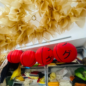 Lanterne en soie de Hoi An, Vietnam, en fibres naturelles, pour une décoration intérieure écologique et des cadeaux de pendaison de crémaillère uniques par 99 Gold Data - Product Image 2