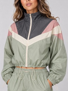 Conjunto Corto de Chaqueta y Pantalones Cortos Cortavientos para Mujer de Alta Calidad, Elegante, Ligero y Cómodo - Product Image 6