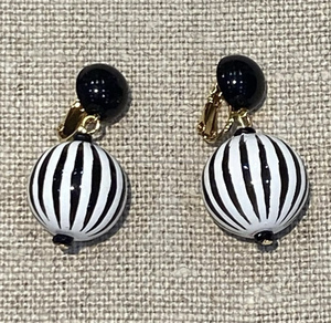 Boucles d'oreilles en bois et résine de qualité supérieure cadeaux pour femmes anciens avec des bijoux spéciaux faits à la main - Product Image 1