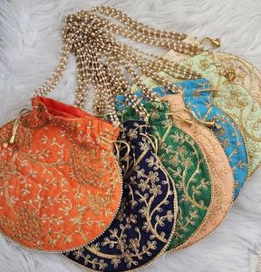Sac Potli Brodé Multicolore Fait Main Indien avec Cordon de Serrage – Sacs Cadeaux pour Haldi, Mehndi, Mariage, Demoiselles d'honneur, Fêtes et Retours de Faveurs - Product Image 2