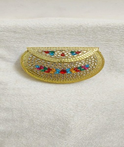 Pochette de mariée artisanale avec pierres Kundan et poignée en perles, sac à main ethnique de créateur pour mariage et soirées - Product Image 2