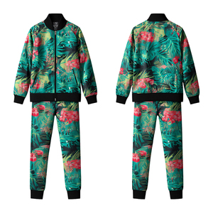 Conjunto deportivo moderno que combina comodidad y estilo, chándales estampados para mujer, tela duradera y transpirable para entrenamiento y uso casual. - Product Image 3
