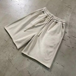 Shorts en molleton noir délavé pour homme, coupe ample et oversize, poids lourd 360 GSM, ourlet brut, style streetwear usé - Product Image 2