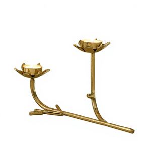 Moderno Portavelas Doble en Forma de Rama de Árbol Dorada, Ecológico, Sin Plomo, Duradero, de Latón, con Diseño de Loto, Decoración Navideña para el Hogar - Product Image 1