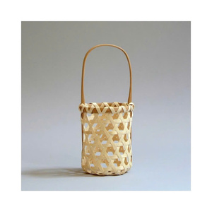 Cesta rústica de bambú tejida con asa para regalos, frutas y decoración - Product Image 1