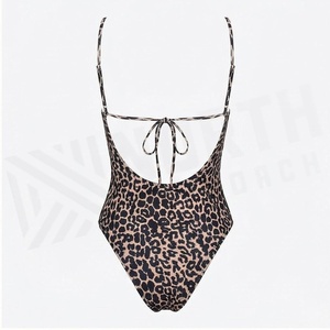 Ensemble de yoga 2 pièces imprimé papillon bleu avec finition dorée, body à col en V profond et jupe portefeuille longueur genou - Product Image 2