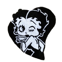 Handgefertigter Maßgeschneiderter Tuft-Teppich mit Betty Boop Logo, Anpassbarer Premium-Teppich, Fleckresistent, Rutschfest, aus PET