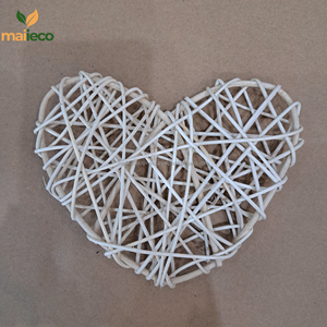 Boules en osier décoratives en forme de cœur Art déco Boules en rotin naturel pour arbre de Noël Mariages Anniversaires pour la maison - Product Image 1