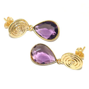 Boucles d'oreilles pendantes en laiton plaqué or 24 carats, style spirale en fil, forme poire, avec améthyste taillée et quartz hydro, design classique - Product Image 2