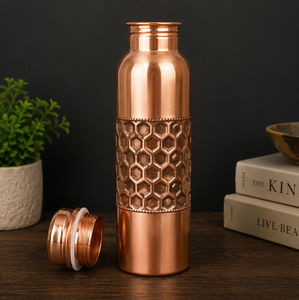 Flacon artisanal en cuivre pur à section intermédiaire en maille nid d'abeille, portable, pour voyage, design traditionnel - Product Image 1