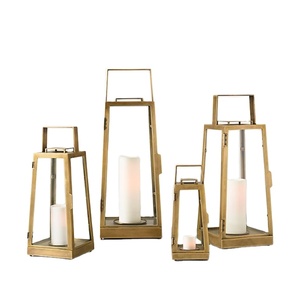 Farol Colgante de Acero Inoxidable y Vidrio en Color Dorado de Diseño Exclusivo, Ideal para Decoración de Jardín y Hogar en Pascua - Product Image 1