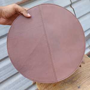 Pochette ronde en cuir véritable, design minimaliste, couleur marron, accessoire pour femme pour un usage quotidien - Product Image 1