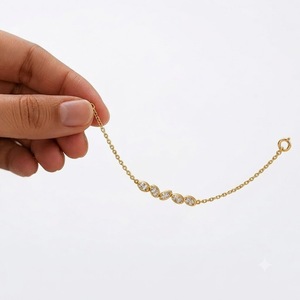 Bracelet chaîne délicat en or jaune 14K avec diamant de laboratoire 1 carat HPHT et cinq diamants marquise – Cadeau d'anniversaire minimaliste - Product Image 4