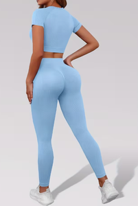 Conjunto Deportivo de Dos Piezas para Mujer, Leggings de Cintura Alta Elásticos y Transpirables, Top Deportivo Corto, Ropa Deportiva para Gimnasio y Entrenamiento - Product Image 2