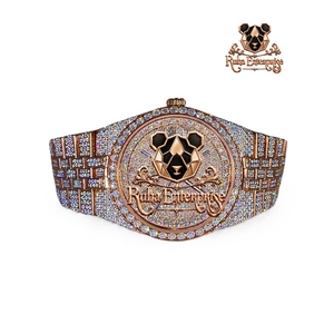Montre de luxe élégante avec lunette détaillée et bracelet intégré - Product Image 4