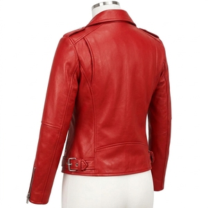 Chaqueta de cuero para mujer con un diseño elegante, ajuste cómodo y construcción duradera, con acabados elegantes y un estilo práctico y moderno. - Product Image 4