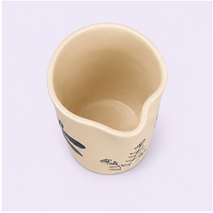 Jarrón de Cerámica Mahaguthi en Forma de Corazón con Diseño de Libélula y Flores, Estilo Minimalista, Forma Irregular, Hecho a Mano - Product Image 4