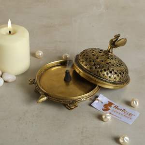 Quemador de Incienso Tradicional Indio de Latón, Copa Dhuni con Asa Larga para Templo, Suministro al por Mayor, Decoración para Hoteles, Restaurantes y Hogares - Product Image 1