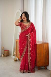 Sari en soie Fandy avec broderie de fils et de sequins de créateur, accompagné d'un morceau de blouse non cousu en soie Fandy - Product Image 1