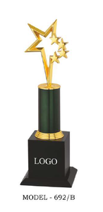 Trofeo Estrella con Estrellas Bañadas en Oro y Columna Verde Modelo 692 A B C Base Duradera con Logotipo Grabado para Deportes y Juegos - Product Image 4