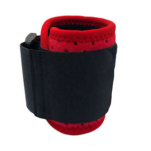 Asegura tu técnica de levantamiento con muñequeras de levantamiento de pesas diseñadas para un agarre constante en las muñecas durante los sets de entrenamiento en el gimnasio. - Product Image 2