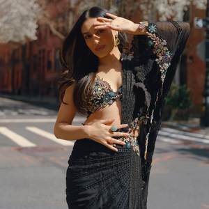 Sari fourreau de créateur avec broderies de sequins pour tenue de soirée, taille naturelle - Product Image 2