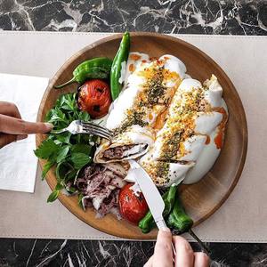 Plateaux ronds en bois d'acacia faits à la main, plateaux en bois pour servir du pain, des gâteaux, du fromage, des collations ou des fruits dans la cuisine ou sur la table - Product Image 6