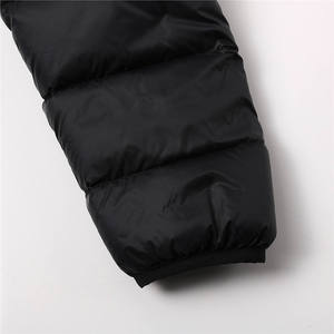 Veste matelassée imperméable à capuche pour homme, streetwear éco-responsable, recyclée, personnalisable, durable, hiver, fabricant - Product Image 5