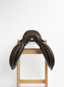 Selle de cheval en cuir brun foncé de qualité supérieure, confortable, pour dressage et courses, équipement d'équitation - Product Image 2