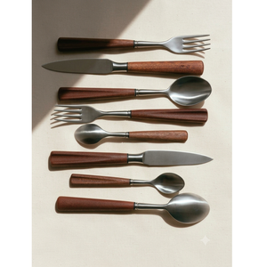 Service de couverts en satin Aurum, modèle trompette évasée, avec tiges coniques et pommes de base coniques - Product Image 4