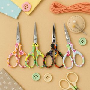 กรรไกรปักผ้าสีสันสดใส กรรไกรเย็บผ้าขนาดเล็ก สำหรับงานปักครอสติช งานเย็บปักถักร้อย งานควิลท์ และงานฝีมือต่างๆ - Product Image 1