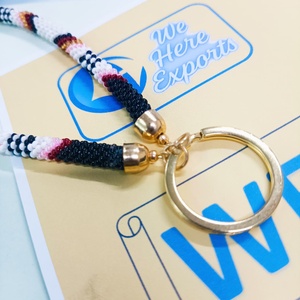 WE HERE EXPORTS Porte-clés de poignet tendance pour femme, fait main, avec perles de rocaille, pierres imitation perle et éléments à insérer pour ongles, cadeau bleu - Product Image 2