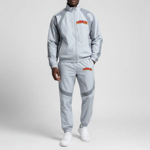 Ensemble de survêtement gris clair en polyester pour homme, avec fermeture éclair intégrale, col montant, design sportif, respirant, deux pièces, idéal pour le printemps - Product Image 3