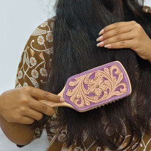 Espejo de Mano de Madera Hecho a Mano con Incrustaciones de Cuero Morado, Diseño Floral, Estilo Vintage - Product Image 2