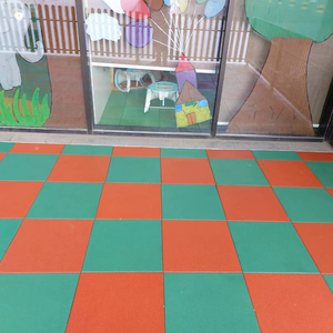 Suelo Deportivo Exterior Moderno y Sencillo, Baldosas de Caucho Reciclado de 25 mm - Product Image 1