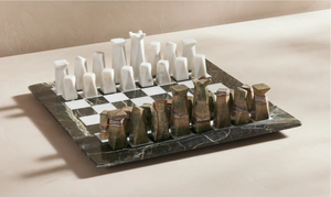 Jeu d'échecs en marbre artisanal, plateau de jeu en pierre de luxe, pièces géométriques minimalistes, décoration de table haut de gamme - Product Image 6
