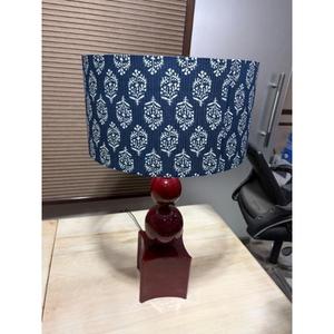 Lámpara de Mesa de Cerámica Hecha a Mano de Diseño Clásico de Alta Calidad con Pantalla de Tela Azul Estampada para Decoración de Sala de Estar - Product Image 3