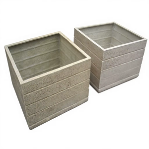กระถางต้นไม้ทรงสี่เหลี่ยม รุ่น Cubo Series จาก Classic KNT Creations ผลิตจากไฟเบอร์กลาส น้ำหนักเบา ทนทาน พร้อมรูระบายน้ำ ตกแต่งด้วยการแกะสลักด้วยมือ ขนาดใหญ่ - Product Image 5